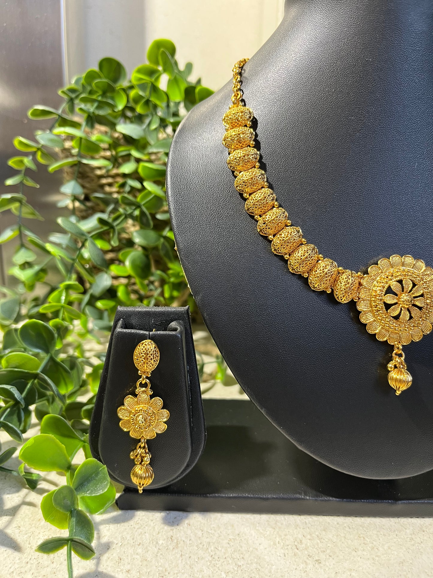 Necklace earrings set