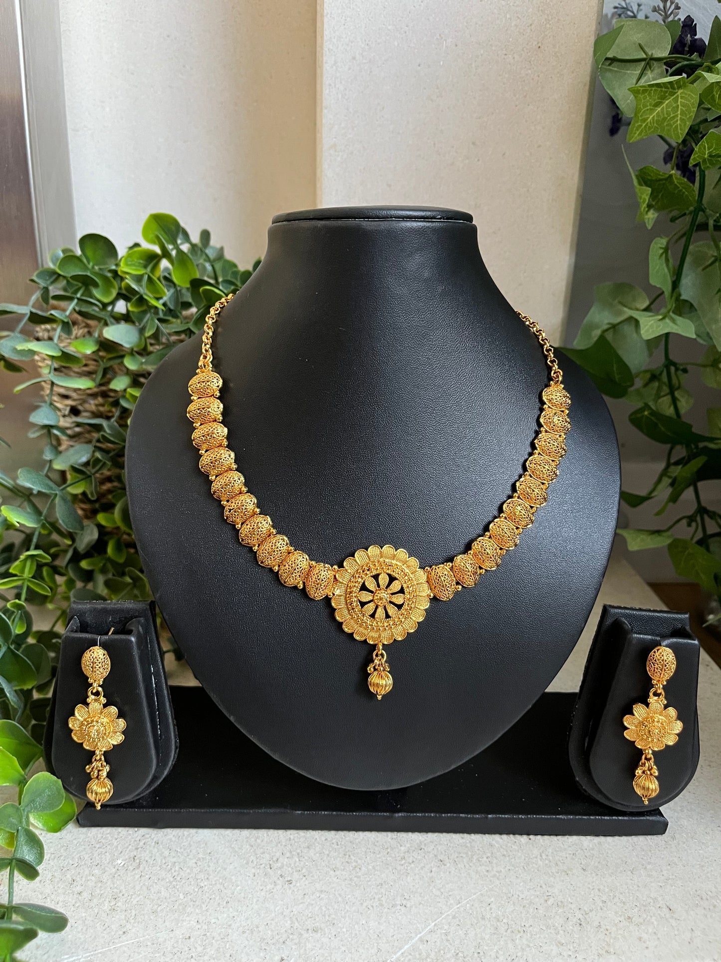 Necklace earrings set