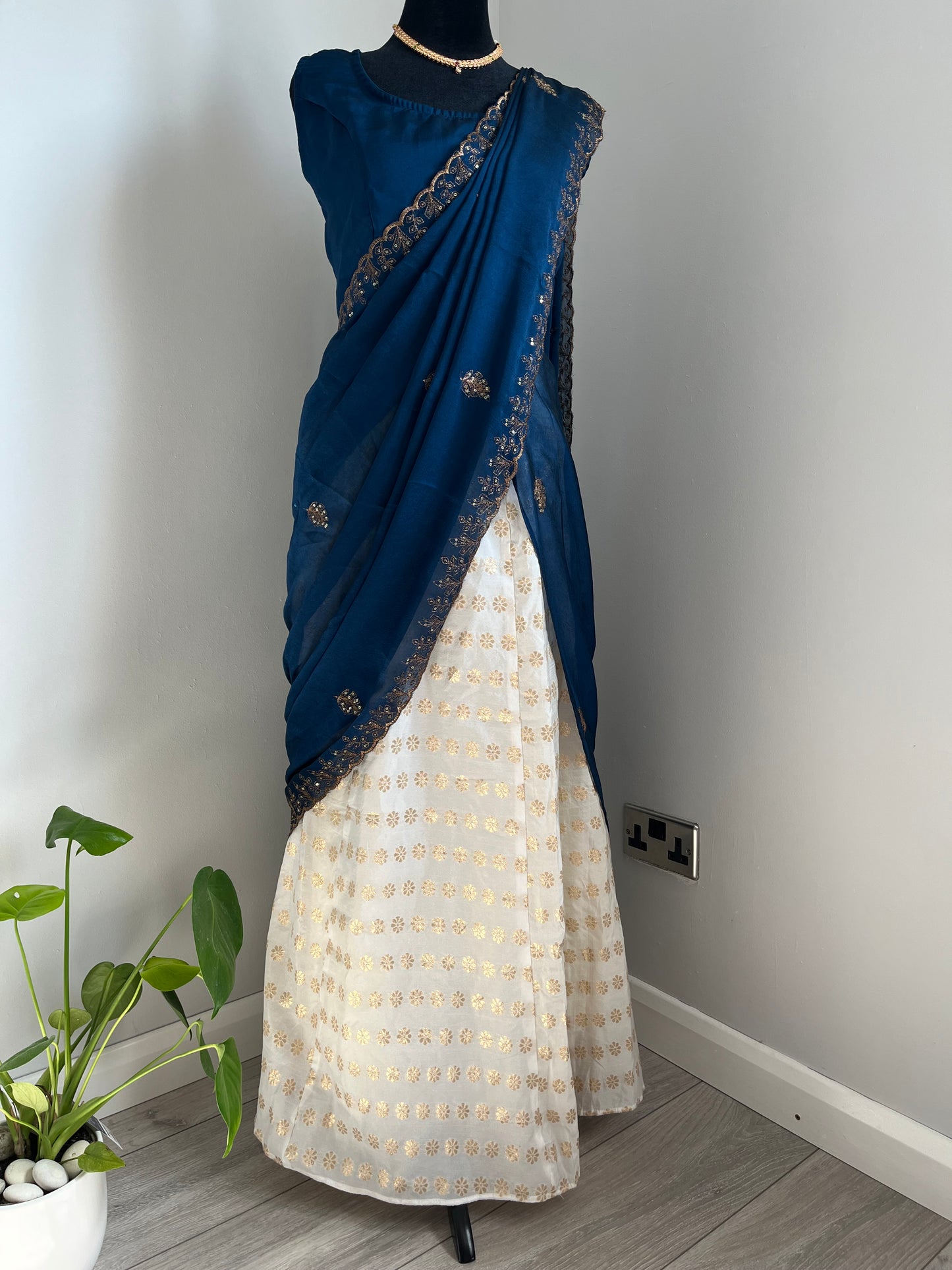 Davani stitched