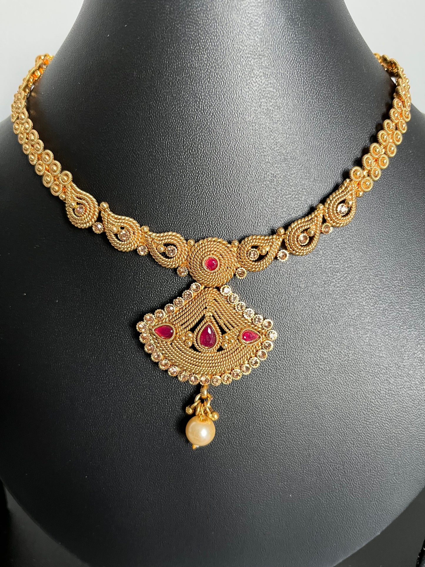Necklace earrings set