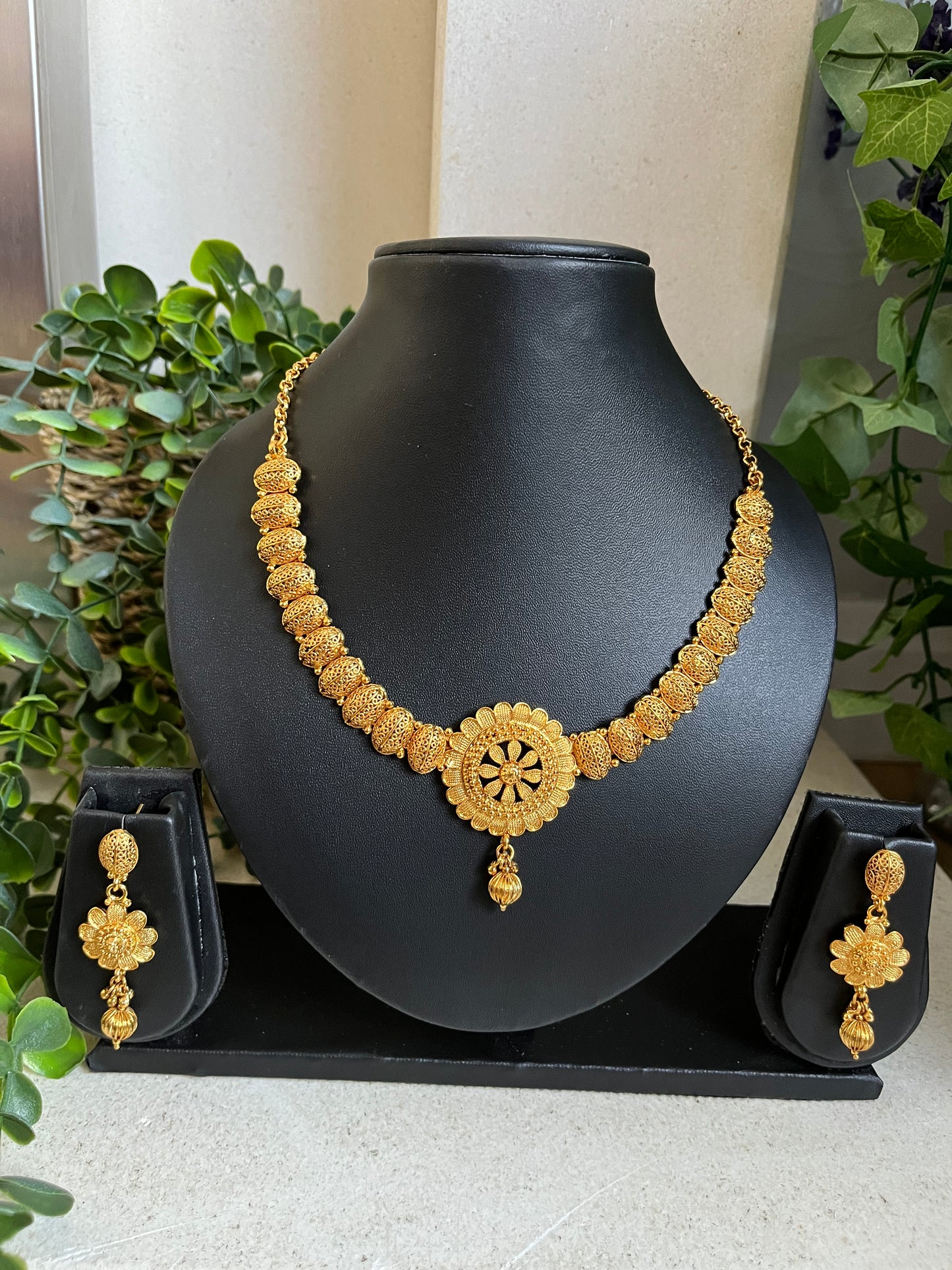 Necklace earrings set