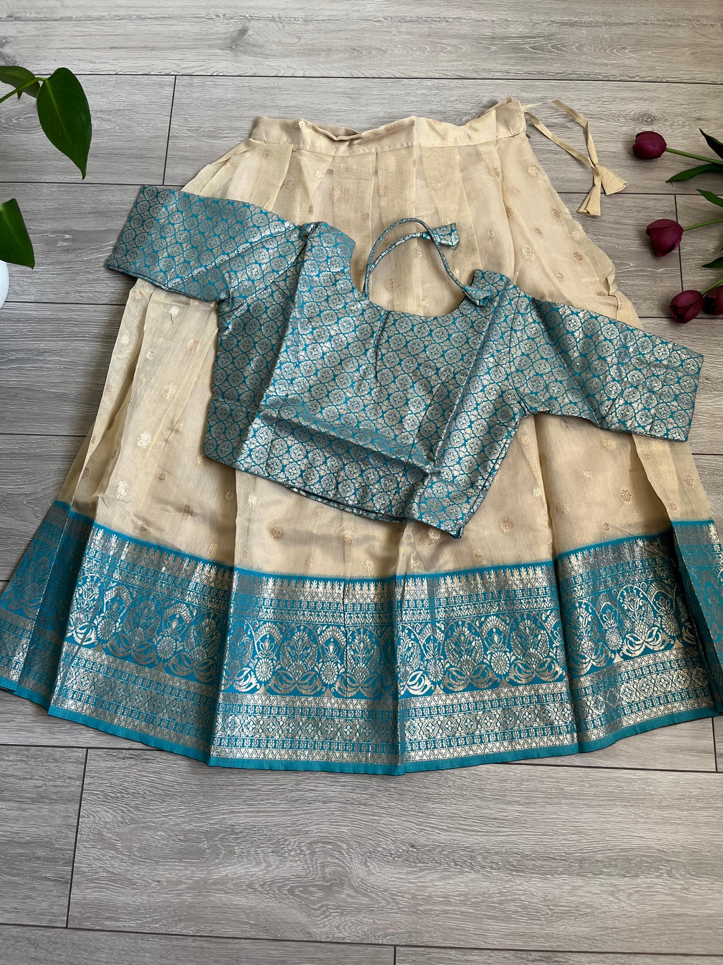 Settu  pavada Pattu Pavadai