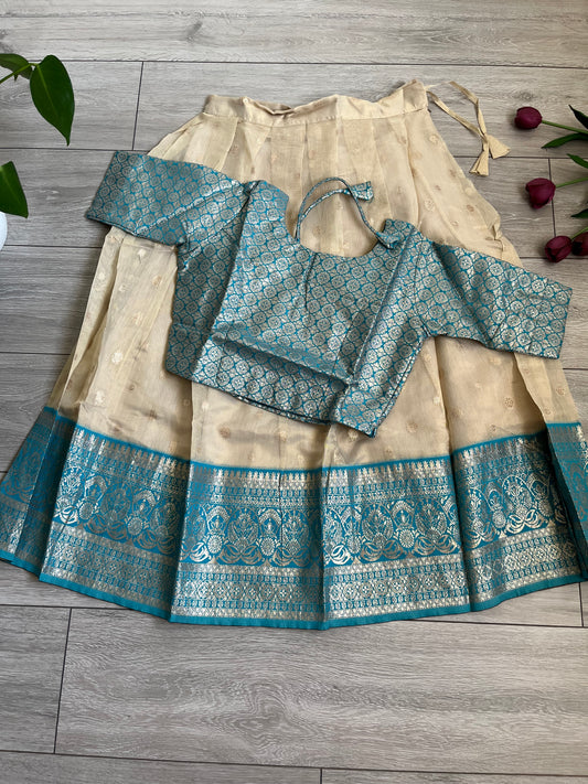 Settu  pavada Pattu Pavadai