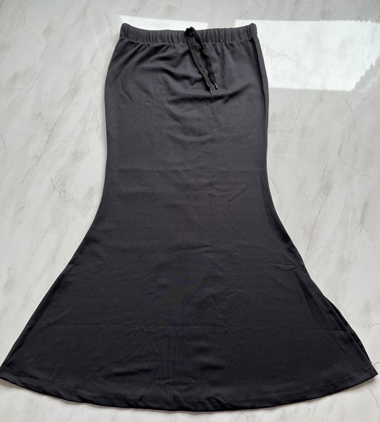 Shaped underskirt fishcut