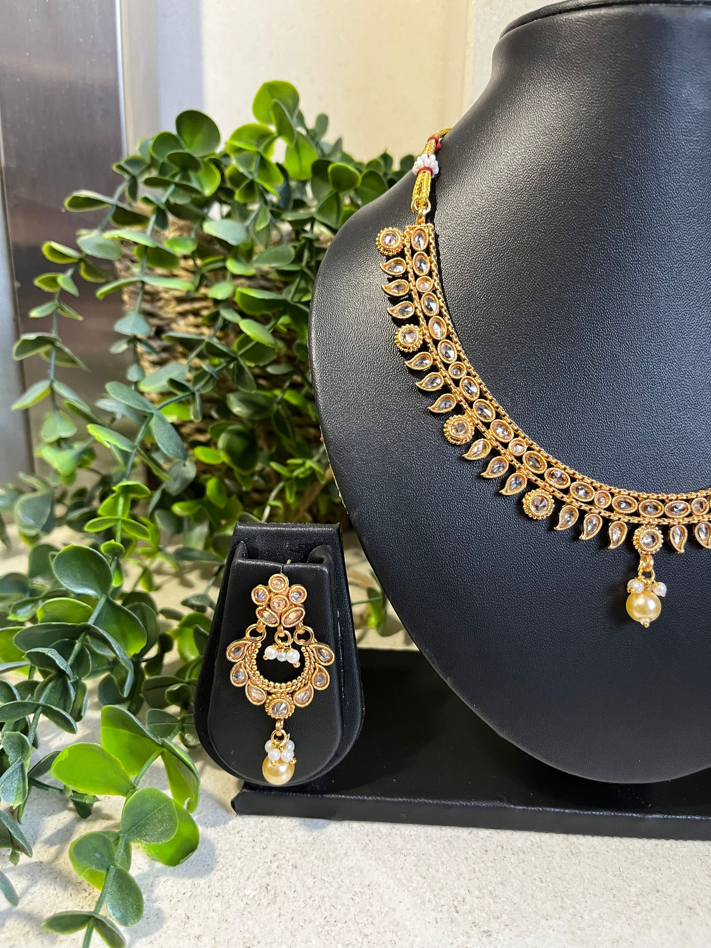 Necklace earrings set